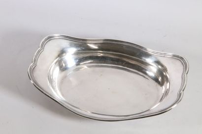 null Silver basin of oval form with nets, monogrammed AP on the reverse.

Aix, 1771...