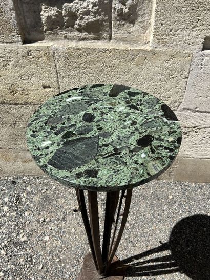 null Pedestal with wrought iron base and green marble top H: 98 cm diam: 39,5 cm