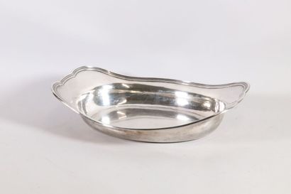 null Silver basin of oval form with nets, monogrammed AP on the reverse.

Aix, 1771...