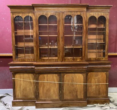 null Mahogany veneered bookcase with two recessed bodies, opening in the upper part...