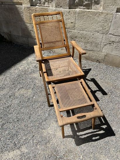 null Deck chair (accidents to the caning)