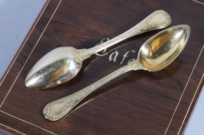 null Twelve coffee spoons in silver vermeil, with nets. 

407 g - Paris, 1798-1809...