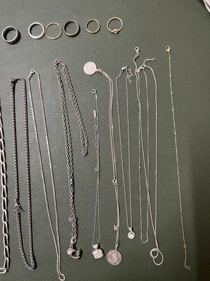 null Set of silver jewelry, pendants.

Gross weight : 174 g 

we join some metal...