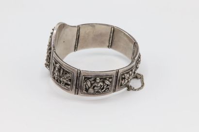 null Silver bracelet with rectangular links decorated with characters and flowers,...