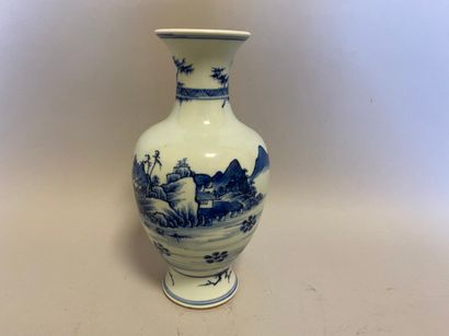 null China - Blue and white vase with landscape decoration - H. 24 cm