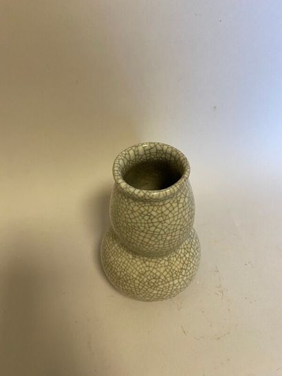 null China - Cracked porcelain vase - H. 14.5 cm