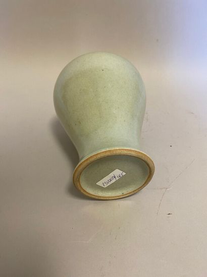 null Chine - Vase Meiping en céladon - H. 20.5 cm