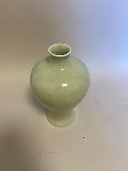null Chine - Vase Meiping en céladon - H. 20.5 cm