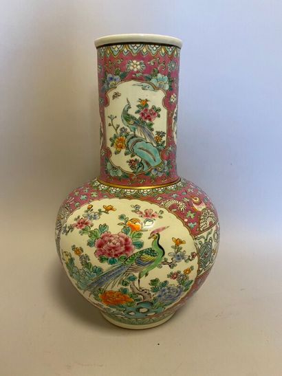 null China - Famille rose vase decorated with phoenix and dragons - H. 34.8 cm