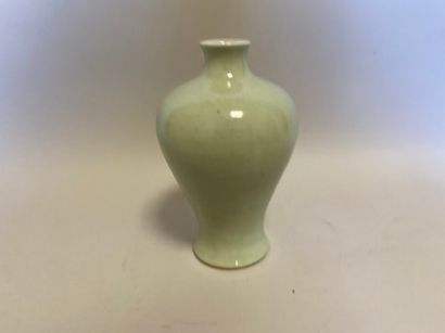 null China - Meiping celadon vase - H. 20.5 cm