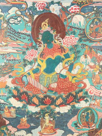 null TIBET - XXe siècle : Thangka, détrempe sur toile, Tara verte assise au centre,...