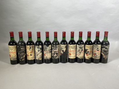 null 12 blles Ch. PETRUS Pomerol 1969, 7 bouteilles bas-goulot avec reste étiquette...