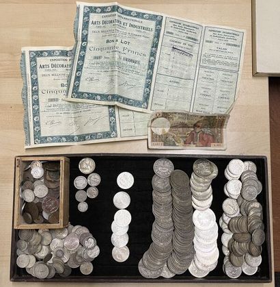 null Set of silver coins : 
- 61 coins of 5 francs end XIXe beginning XXe - 1512...