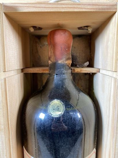 null 1 Imperial Ch. Roquebert 1990 Bordeaux, low in its wooden box (wax damaged)...
