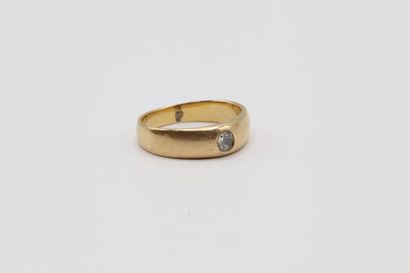 null Bague anneau en or jaune 750 millièmes orné d'un diamant taille rose Ø. 3.2...