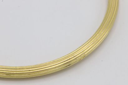 null Bracelet jonc rainuré en or jaune 750 millièmes.
34,66 g - Ø. intérieur 60 mm...