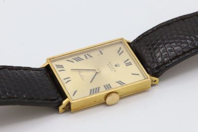 null ROLEX
Cellini
Boitier de montre en or jaune 750 millièmes de forme rectangulaire...
