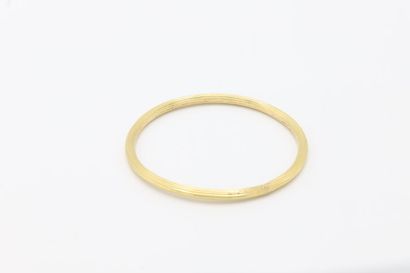 null Bracelet jonc rainuré en or jaune 750 millièmes.
34,66 g - Ø. intérieur 60 mm...