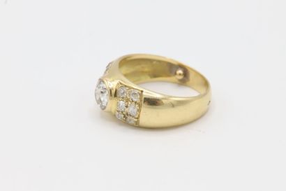 null Bague jonc en or jaune 750 millièmes ornée d'un diamant taille ancienne d'environ...