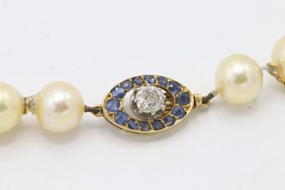 null Sautoir de perles calibrant 7,8 à 8,5 mm avec fermoir à cliquet ovale ajouré...