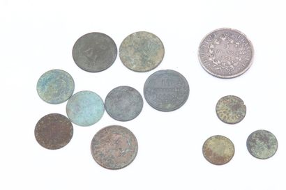 null Ensemble de monnaies : pièce de 5 francs 1874 en argent et un ensemble de pièces...