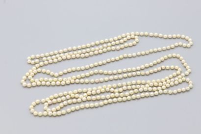 null Sautoir de perles de culture diamètre 5 à 5,5 mm
Poids brut : 70,66 g
L. 105...