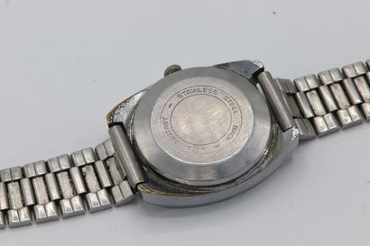 null REXA
Boitier de montre bracelet en acier, cadran marqué à plusieurs guichets,...