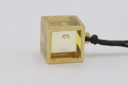 null PASCAL MORABITO
Pendentif cube en or jaune 750 millièmes avec diamant, avec...