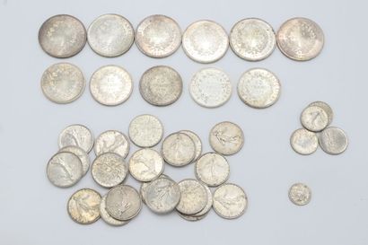 null Ensemble de pièces en argent comprenant : 
21 pièces de 5 francs, 3 pièces de...