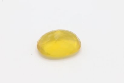 null Opale de feu sur papier forme ovale taille facettée de 23,15 ct 