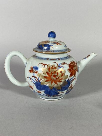 CHINA 
Porcelain teapot with Imari decoration....