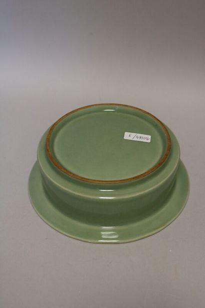 null Celadon ceramic bowl 
H. 6 - Ø. 18,5 cm