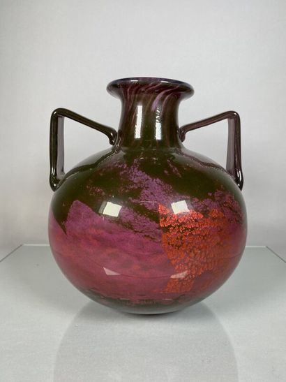DAUM NANCY 
Vase boule à deux anses style...