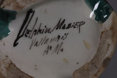 null Delphin MASSIER (1836-1907) à Vallauris
Vase en céramique à décor d'iris et...