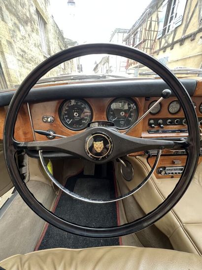 null JAGUAR 420 G Sedan from 1968

This vehicle has 66,000 km on the odometer. It...