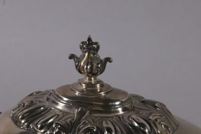 null Silver and engraved crystal sugar bowl of oval form with two handles, the body...