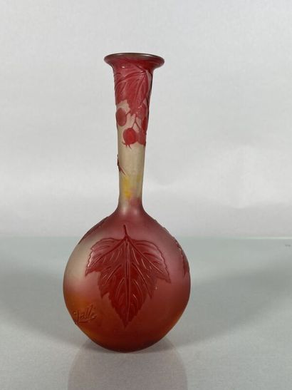 null Establishments GALLÉ (1904-1936) 
Multilayer glass soliflore vase with acid-etched...