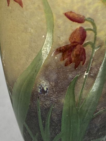 null DAUM NANCY FRANCE 
Petit vase balustre en verre multicouche à décor dégagé à...