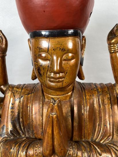 null VIETNAM - XIXe siècle
Statuette en bois laqué rouge et or d'Avalokiteshvara...