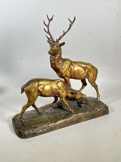 null Jules Edmond MASSON (1871-1932)
Cerf et biche 
Sujet en bronze doré 
Cachet...