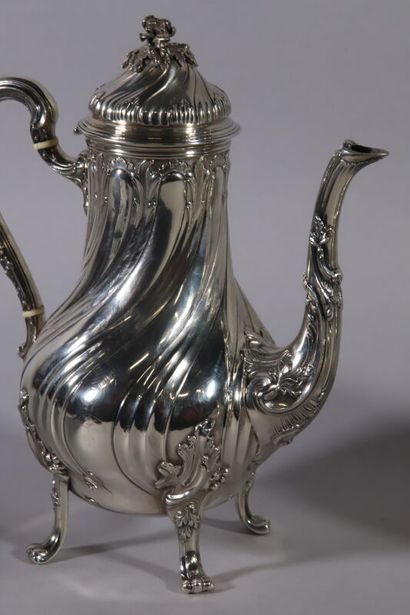null Four pieces silver service of baluster form with twisted ribs, acanthus leaves,...