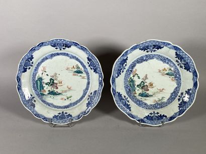 CHINA 
Pair of porcelain dishes decorated...