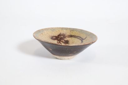 null CHINE, Fours de Jizhou - Dynastie SONG (960 - 1279)
Petit bol conique en grès...