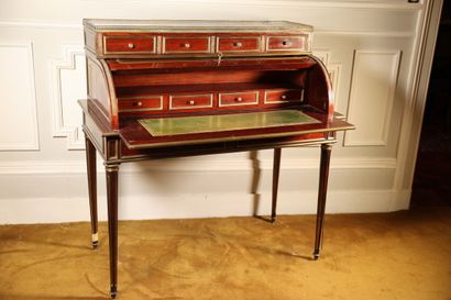 null Mahogany veneered cylinder desk opening with four drawers in the upper part,...