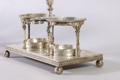 null Oil cruet in silver of rectangular form, the holders decorated with swans with...