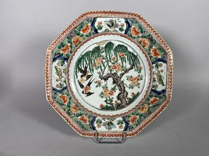 CHINA 
Hexagonal earthenware dish with polychrome...