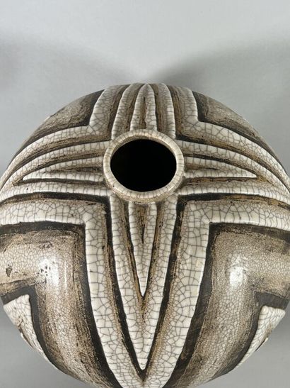 null René BUTHAUD (1886-1986)
Vase boule à petit col annulaire
Epreuve en céramique...