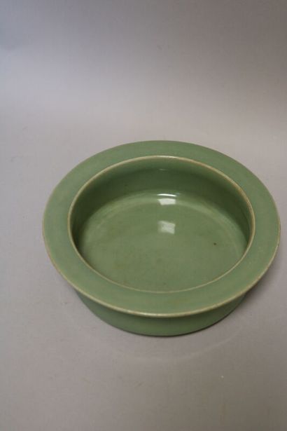 null Celadon ceramic bowl 
H. 6 - Ø. 18,5 cm