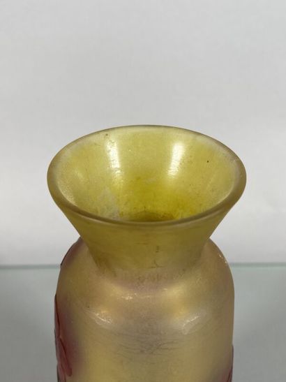 null Établissements GALLÉ (1904-1936) 
Vase tronconique à col en verre multicouche...