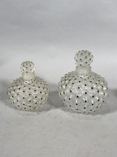 null LALIQUE FRANCE 
Garniture de toilette en verre pressé moulé décor Cactus comprenant...